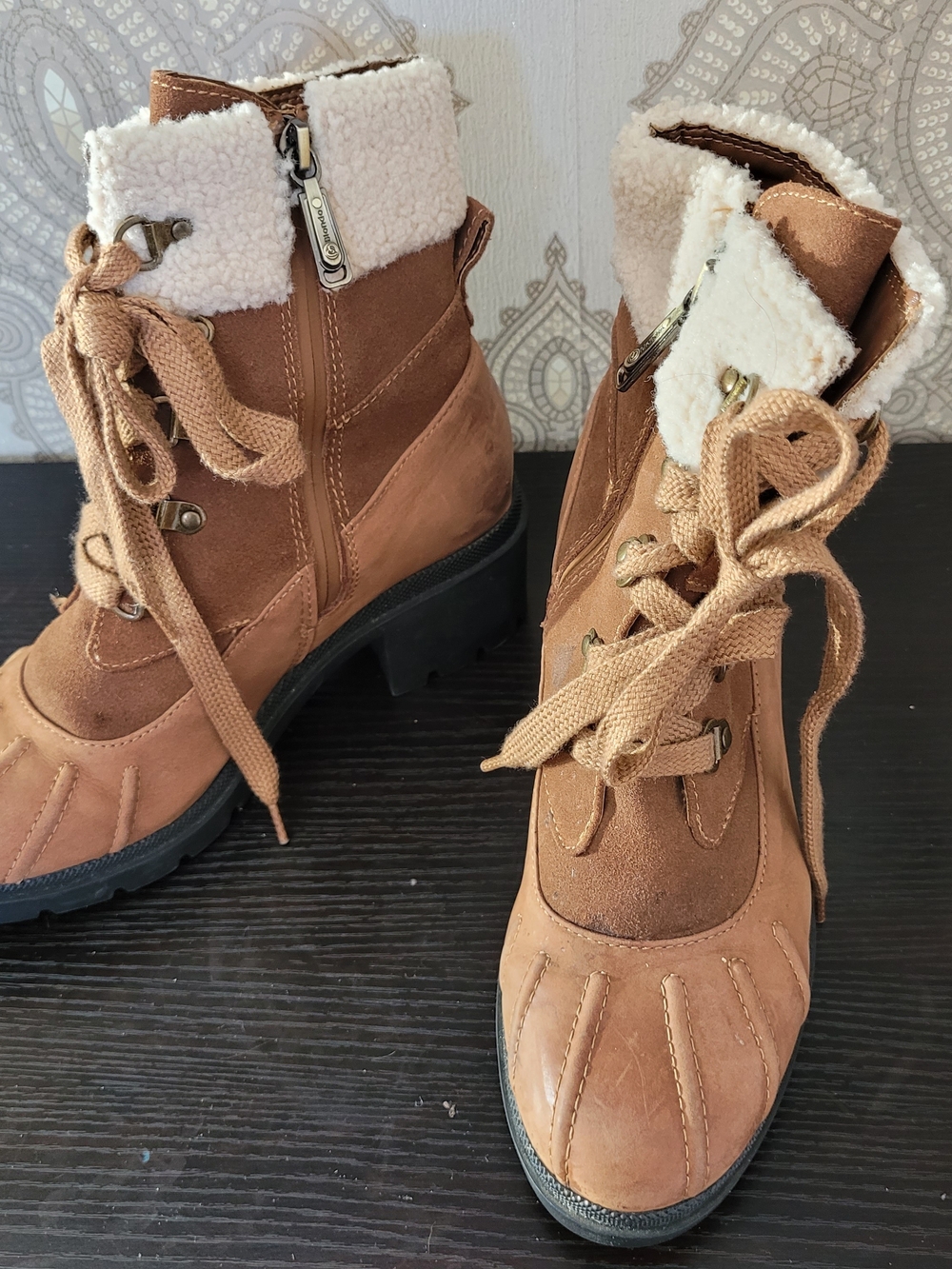 Blondo Brown Lace-Up Heeled Winter Boots with Cream Faux Fur Collar